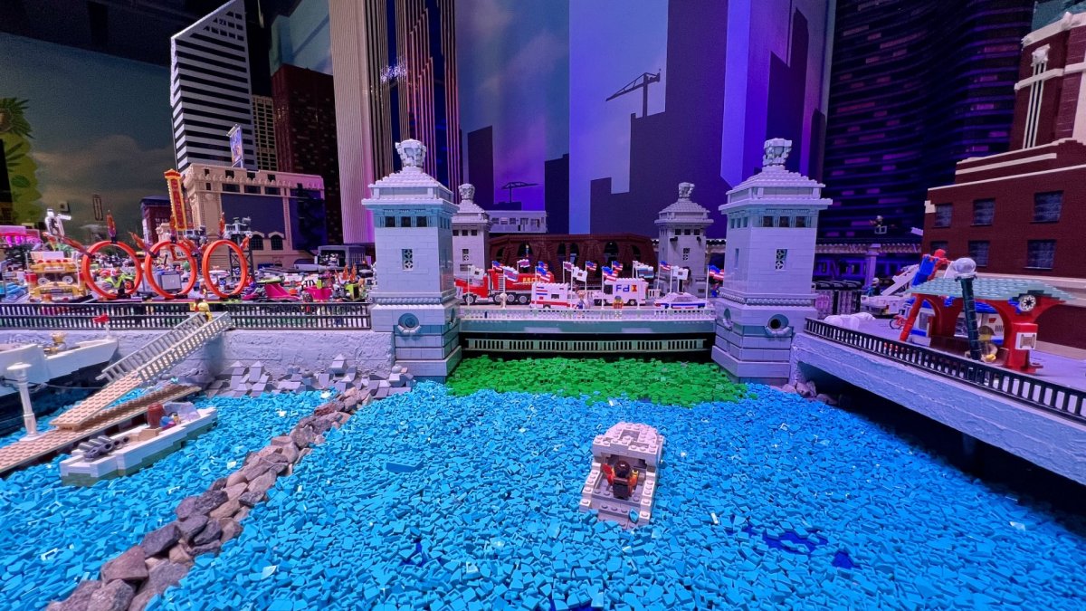 LEGOLAND Discovery Center unveils miniature replica of green Chicago River