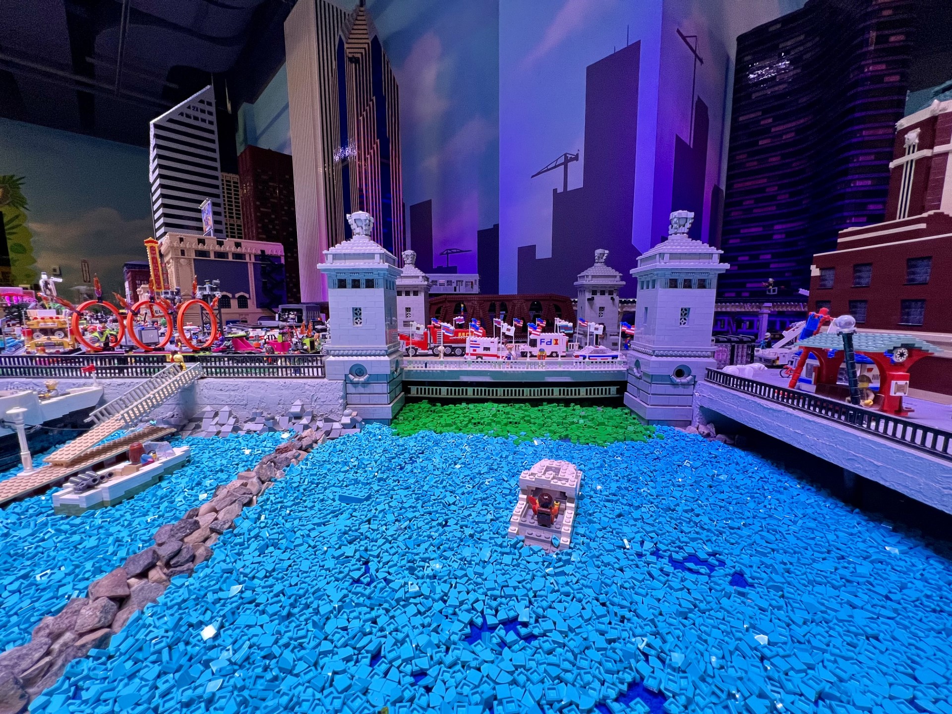 LEGOLAND Discovery Center unveils miniature replica of green Chicago River