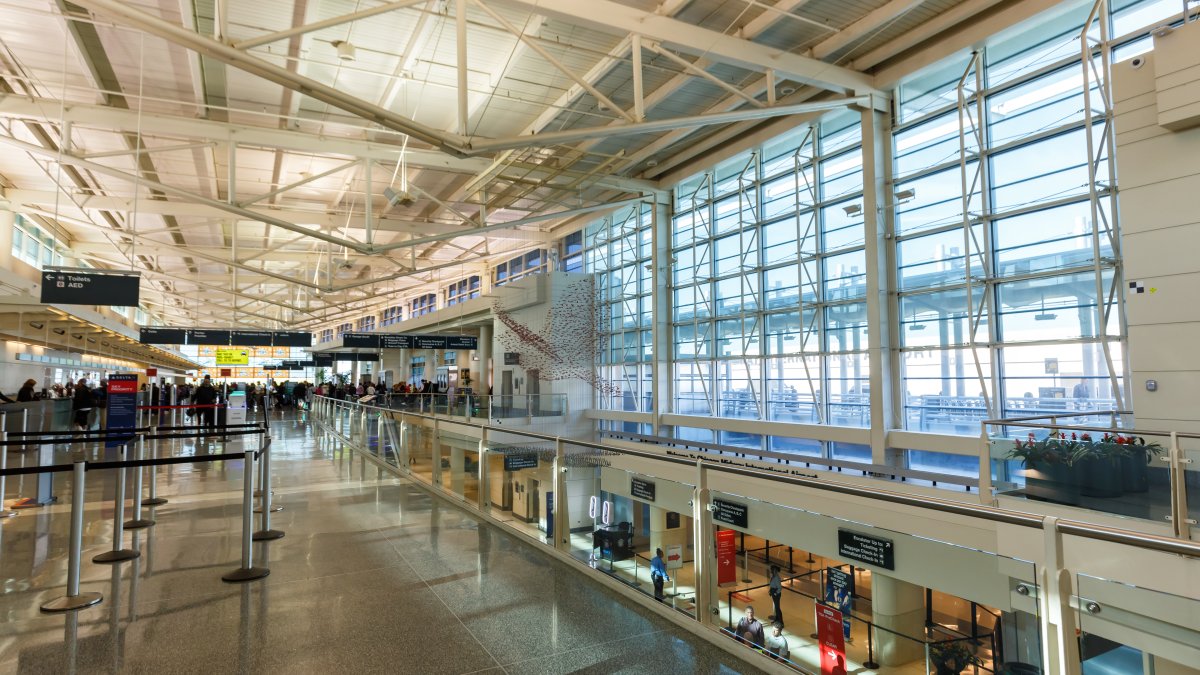 Ground stop issued at Midway Airport due to storms in Chicago area