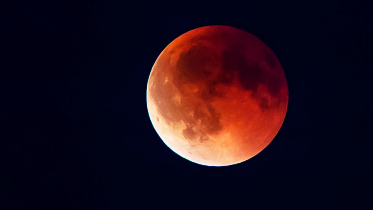 Could the Chicago area see a lunar eclipse and the Northern Lights this week?