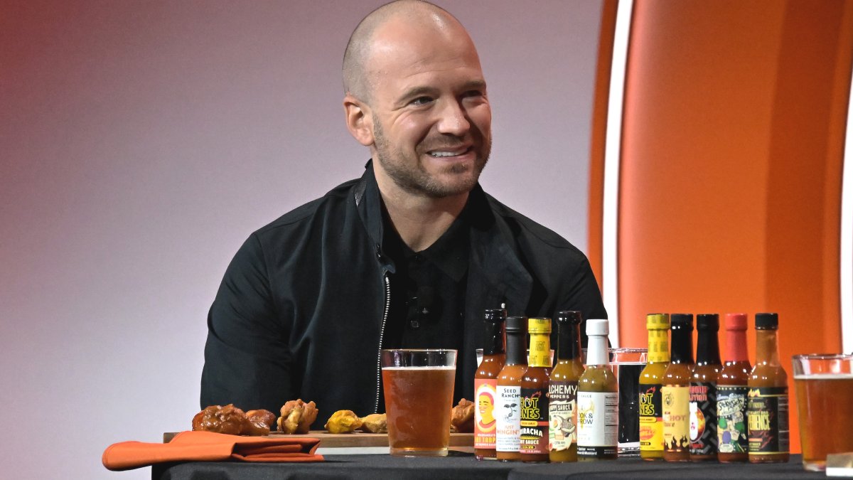 Addrees Image ‘Hot Ones’ host Sean Evans to deliver Illinois’ commencement address ...