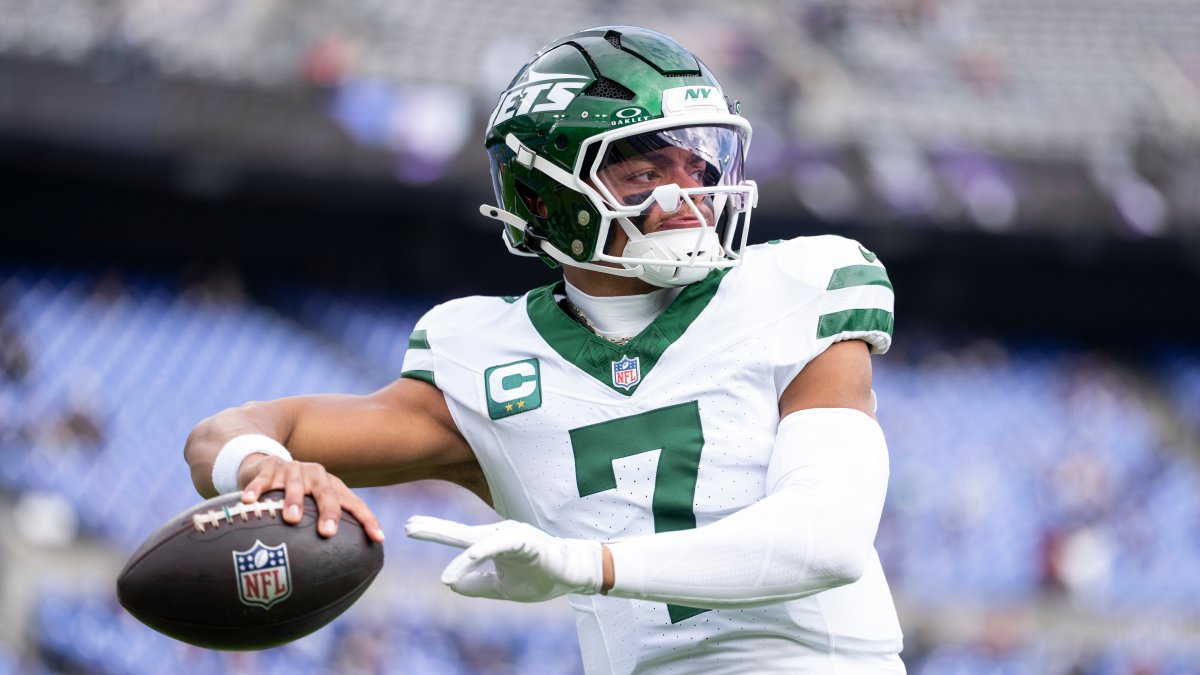 Former Bears QB Justin Fields being traded to Chiefs: Reports Former Bears QB Justin Fields being traded to Chiefs: Reports