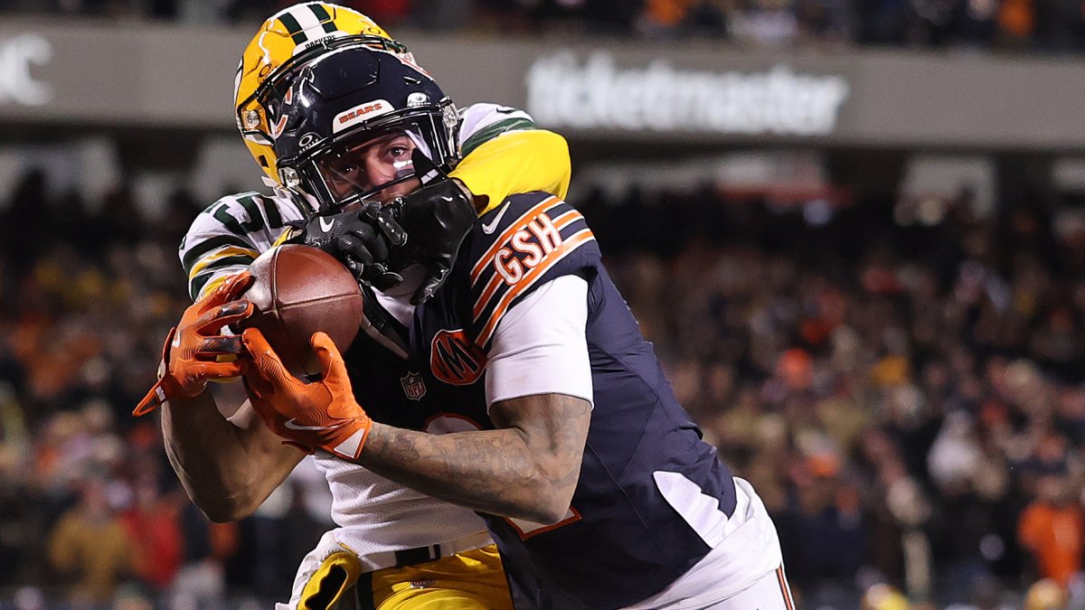 DJ Moore pens message to Bears fans after trade to Bills DJ Moore pens message to Bears fans after trade to Bills