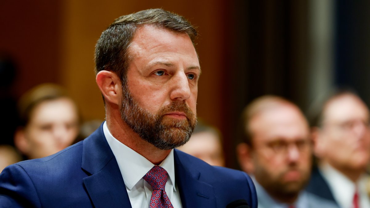 Trump’s DHS pick Markwayne Mullin advances out of Senate committee ...
