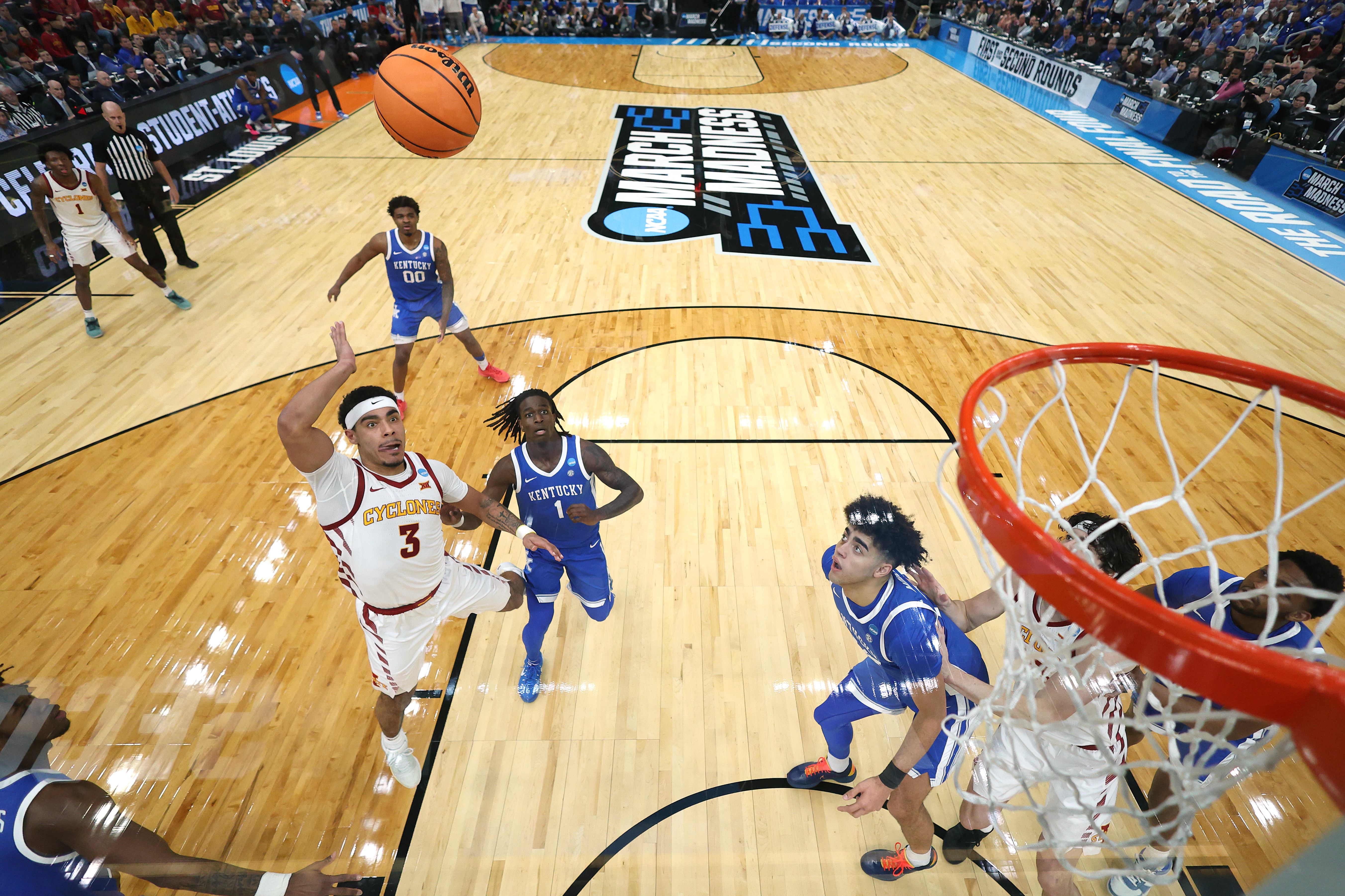 No. 2 seed Iowa State turns up the defense, shuts down No. 7 Kentucky in NCAA tourney victory