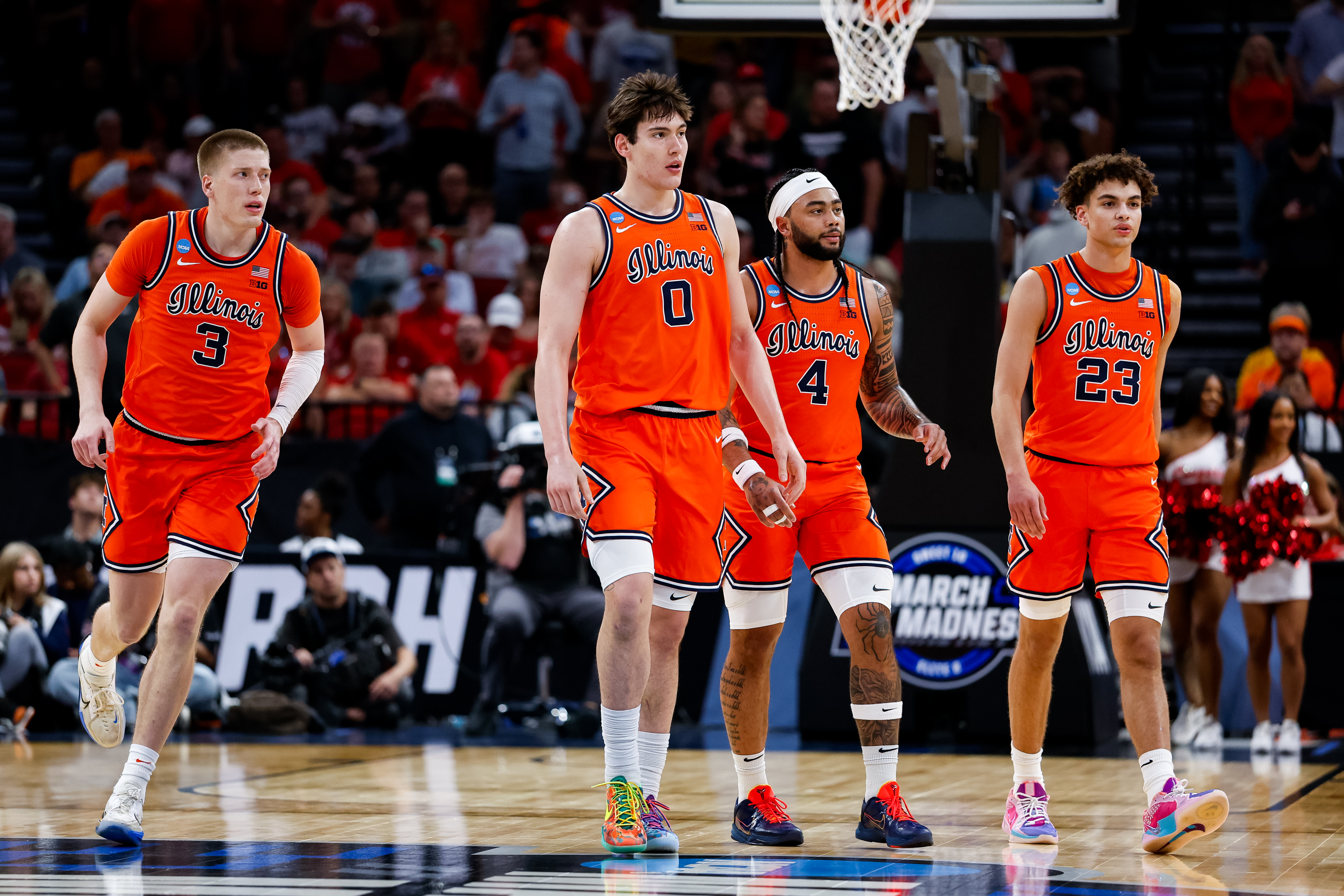 Illinois powers its way to its first Final Four in 21 years, beating Iowa 71-59