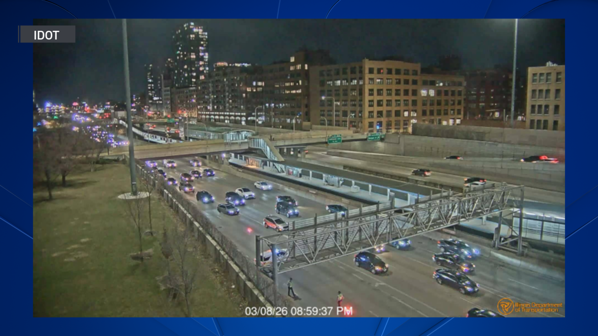 Driver injured in shooting on Dan Ryan Expressway