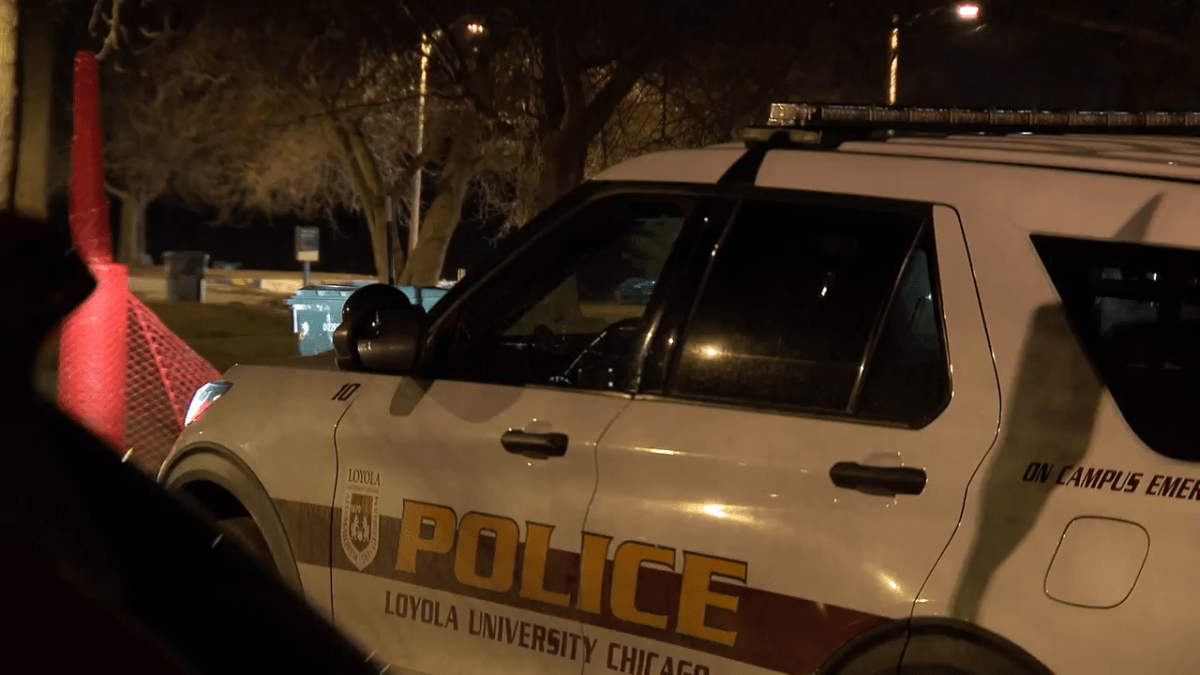 18-year-old Loyola Chicago student shot, killed by masked man while walking with friends near beach