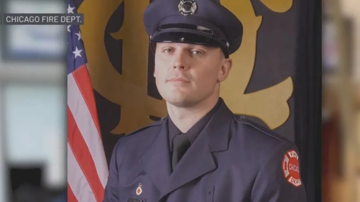 Photos of fallen Chicago firefighters newborn daughter pay tribute to late father