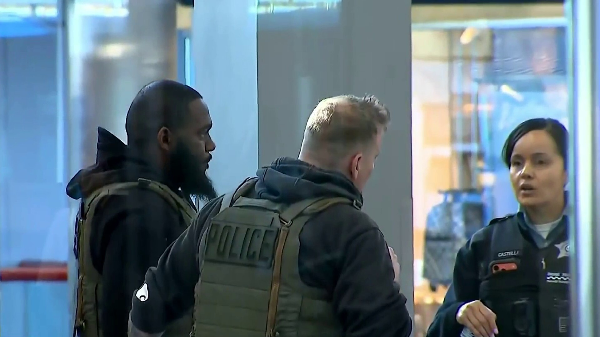 Dozens of ICE officers to be deployed to O'Hare Airport, Chicago's mayor confirms