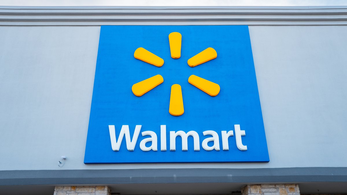 2 injured, suburban Walmart closed after fire damages store