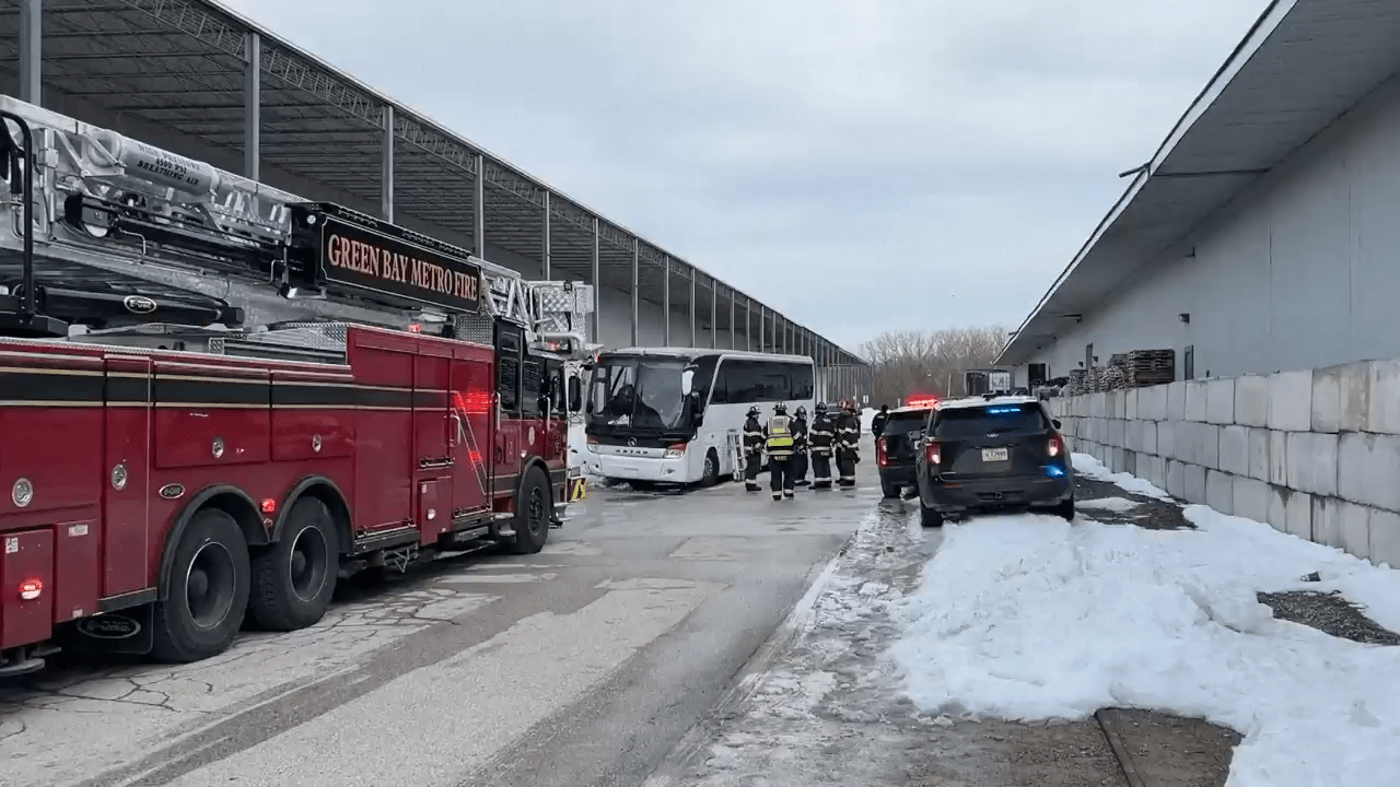 33 hurt when Chicago bus bound for Michigan casino crashes in Green Bay