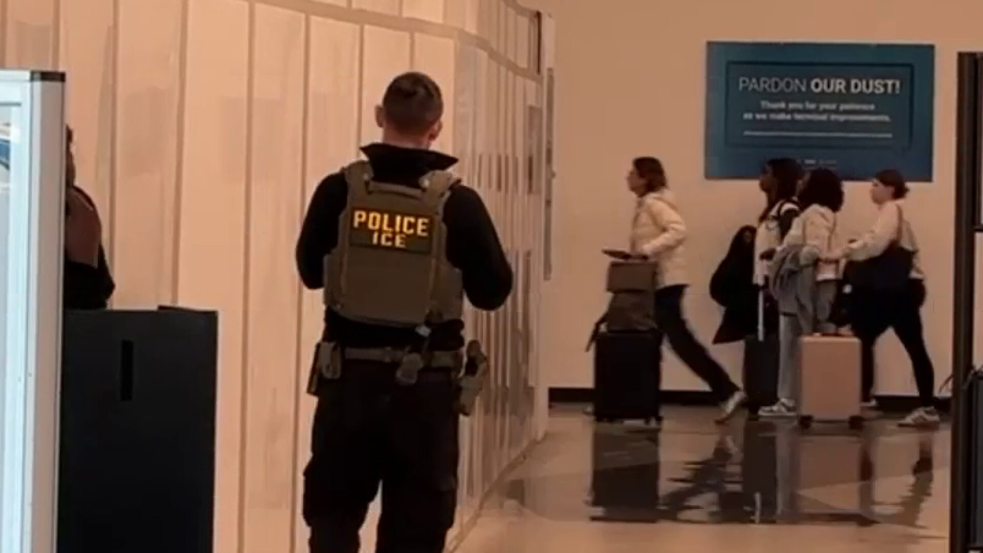 ICE spotted at O'Hare after Trump vows to use agents to assist TSA amid shutdown