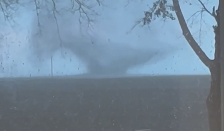 Severe thunderstorm warnings issued across parts of the Chicago area as severe storms batter the region