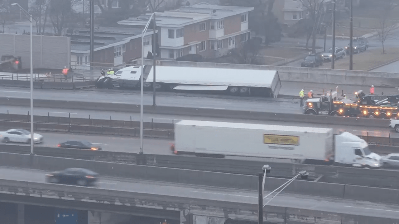 Jackknifed semi with wheels dangling shuts down lanes on I-290 in western suburbs
