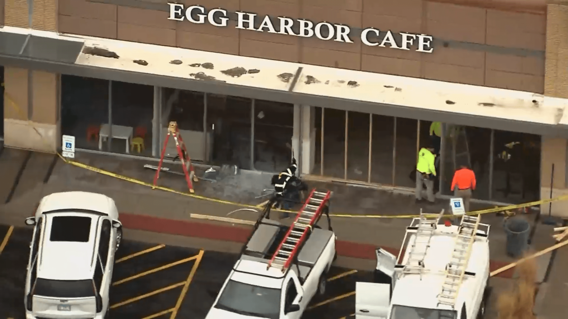 Driver crashes into suburban Oak Brook Egg Harbor Café