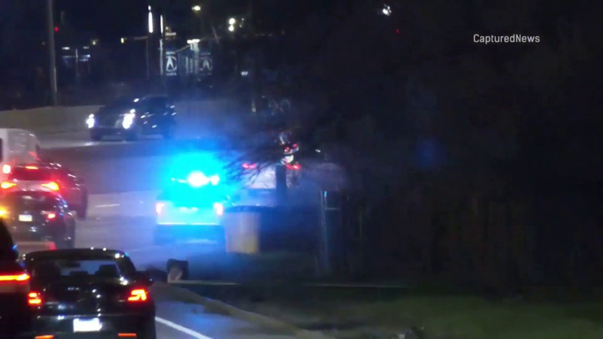 Police chase of burglary suspect through north suburbs ends with crash ...