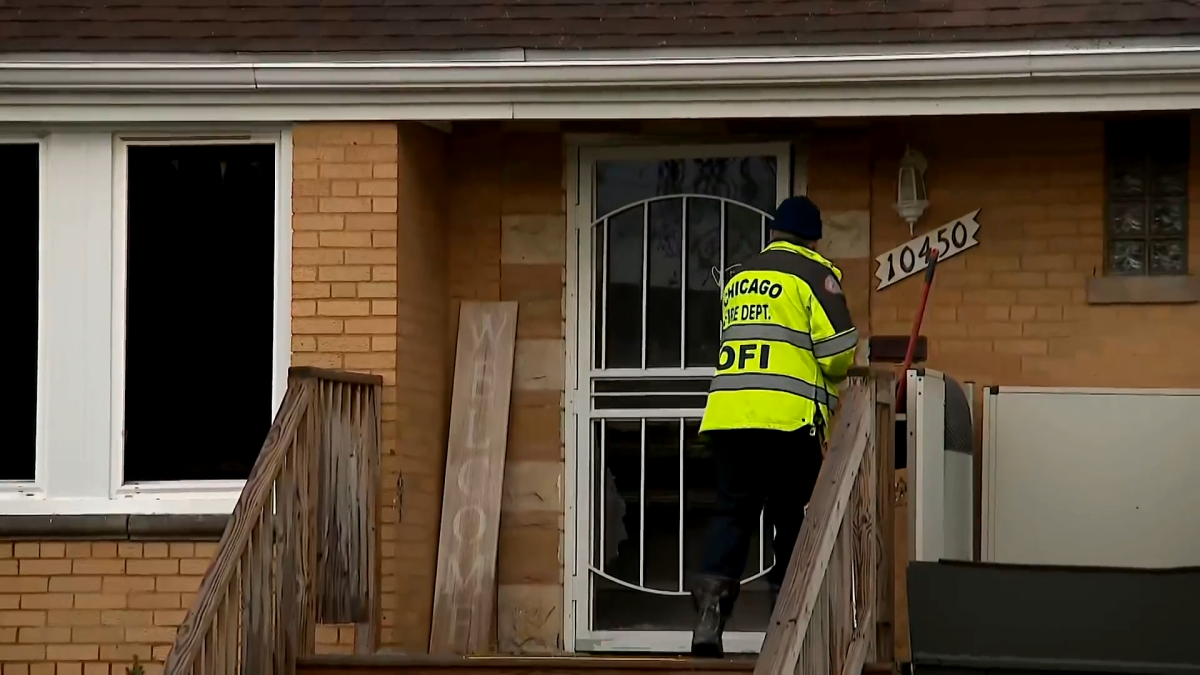 Chicago house fire leaves 10-year-old killed, 18-year-old critically injured Chicago house fire leaves 10-year-old killed, 18-year-old critically injured