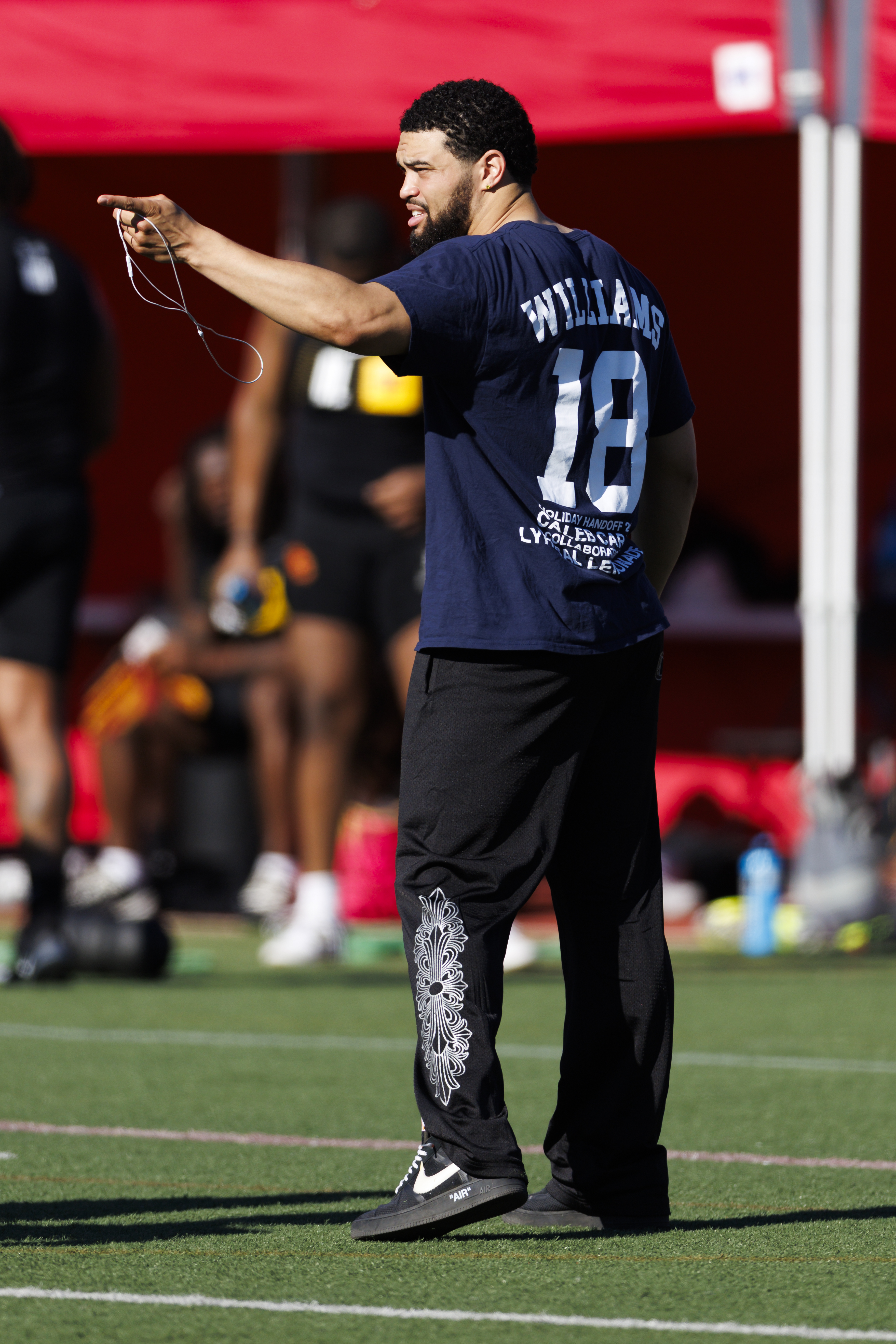 Caleb Williams brought Bears ‘young core’ to LA for workouts – NBC Chicago