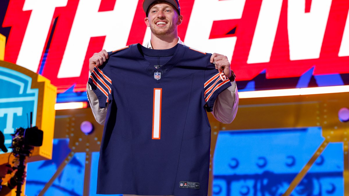 &lsquo;Welcome to chi young freak: Wieners Circle promises free hot dogs after Bears new draft pick