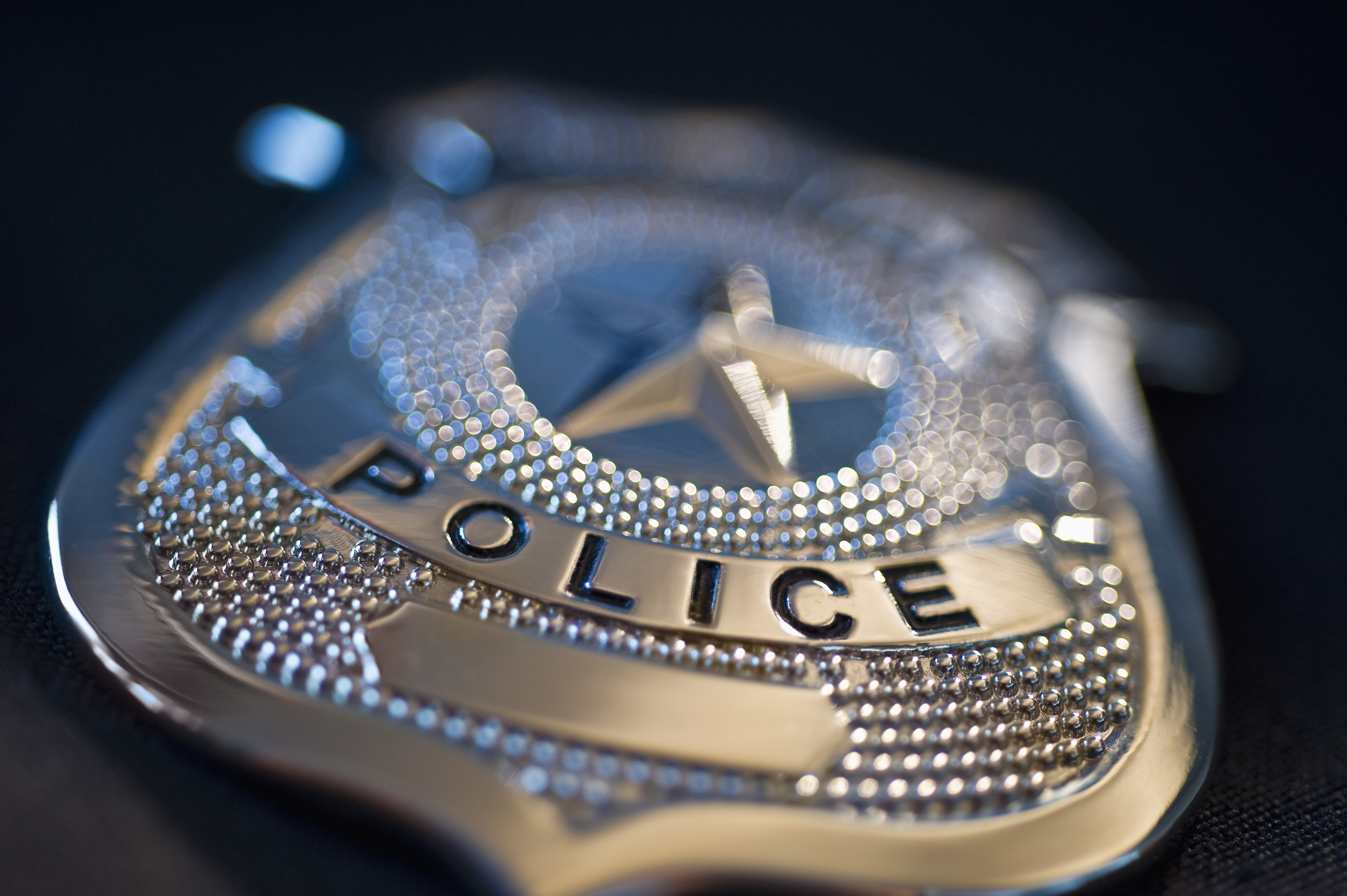 People pose as police in Chicago suburb, providing fake badge numbers in new scam, officials warn