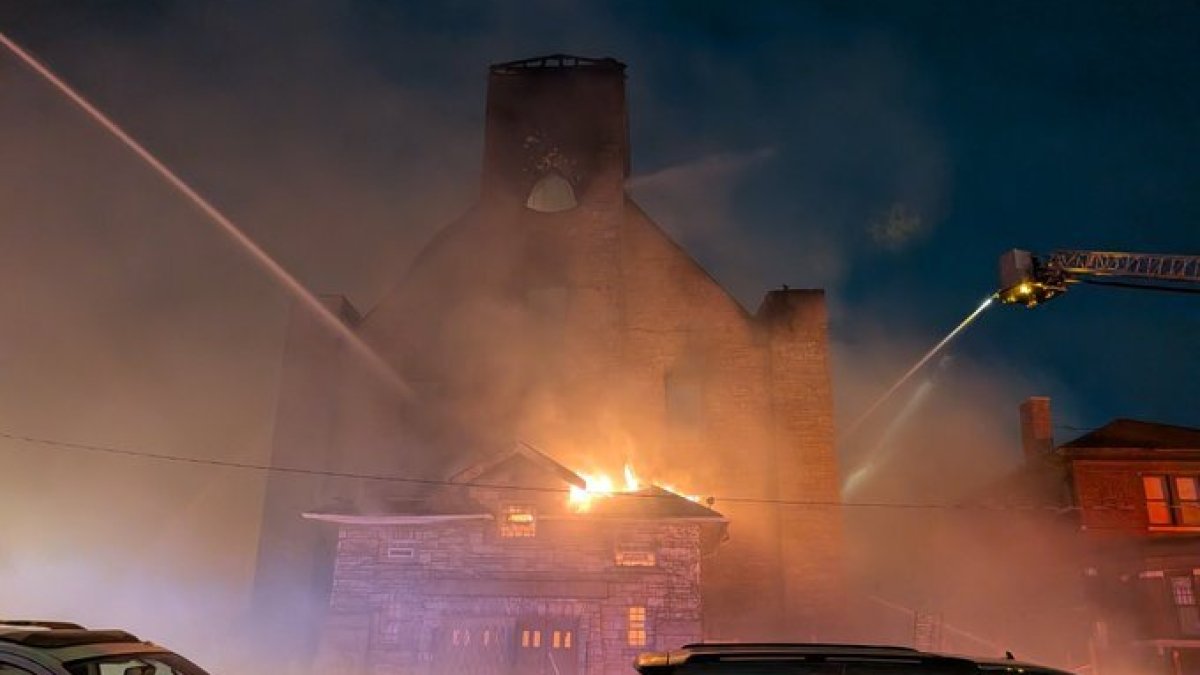 Abandoned Chicago church goes up in flames in Roseland
