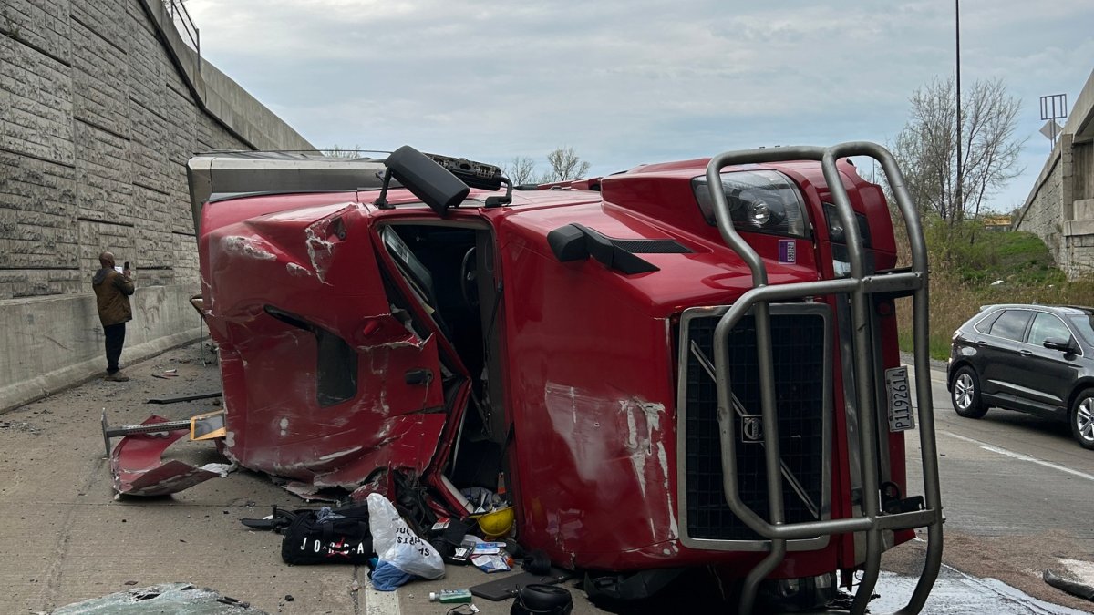Semi rollover in NW Indiana closes lanes on I-65, &lsquo;significant traffic delays expected