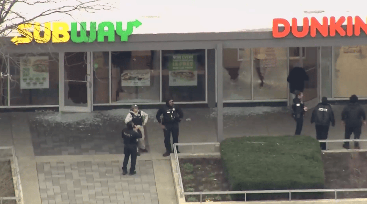 Young girl among 3 injured in Douglas shooting, Chicago police say ...