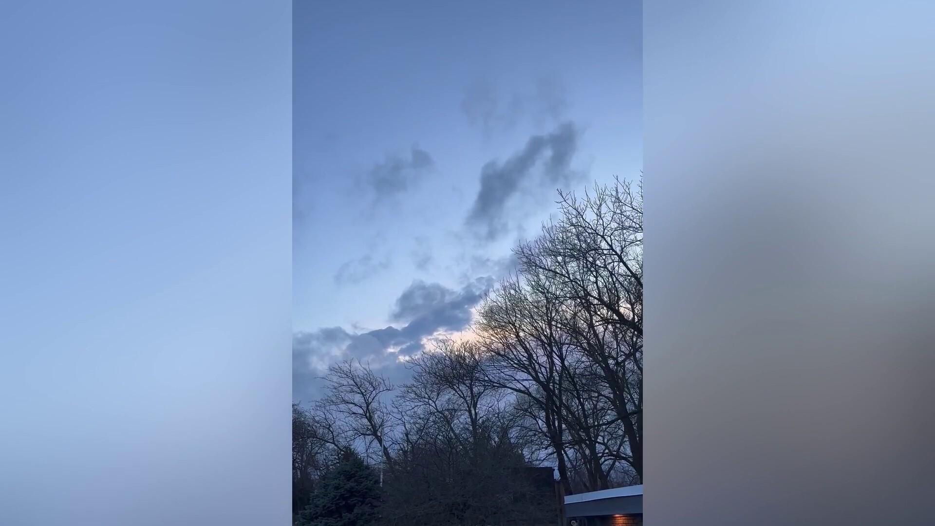 Why did sirens go off in multiple Chicago suburbs with no tornado warnings issued?