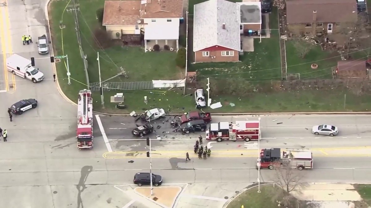 2 killed, 3 juveniles injured in south suburban Chicago Heights crash