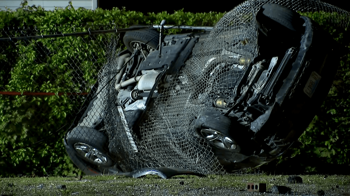 Police pursuit ends in crash and gunfire exchange in Chicago, 3 in custody