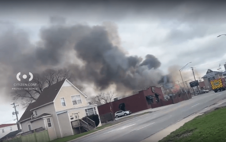 Large plume of smoke visible from I-290 billows from west suburban building fire