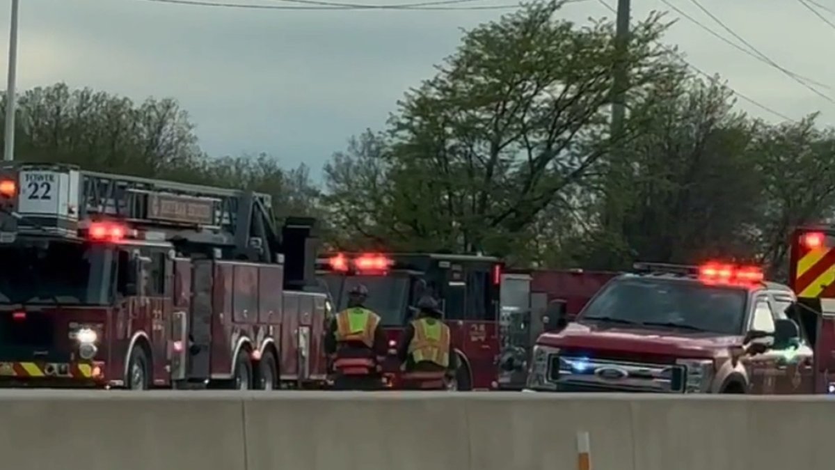 Part of Jane Addams Memorial Tollway shut down after crash near Hoffman Estates