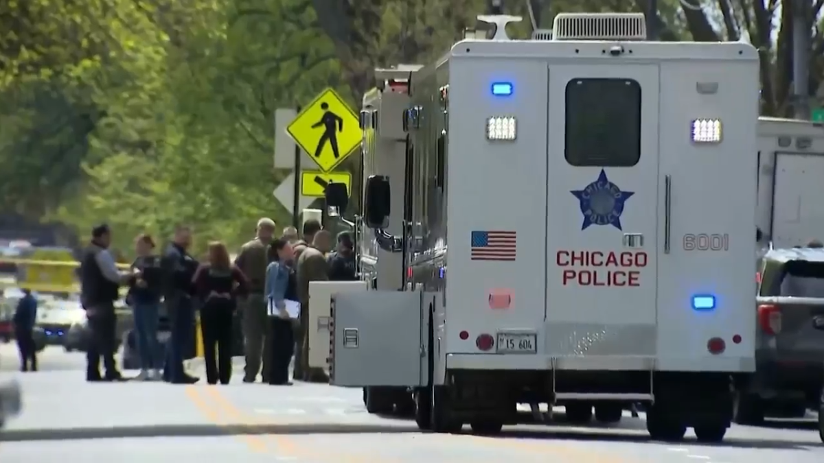 Suspect who fatally shot Chicago police officer concealed gun under blanket: Prosecutors