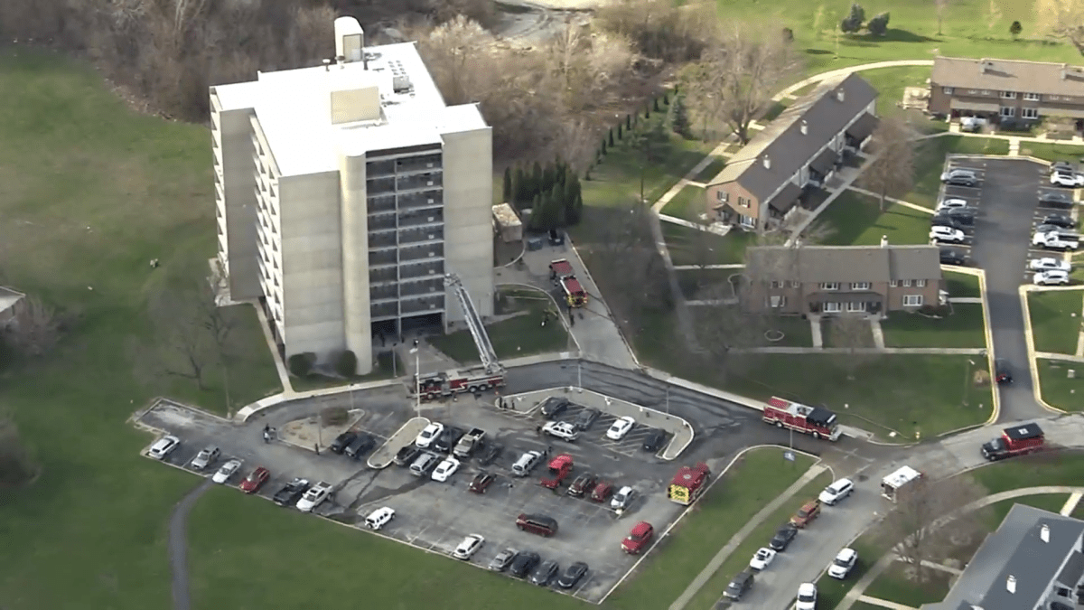1 hospitalized after high-rise apartment fire in south suburbs