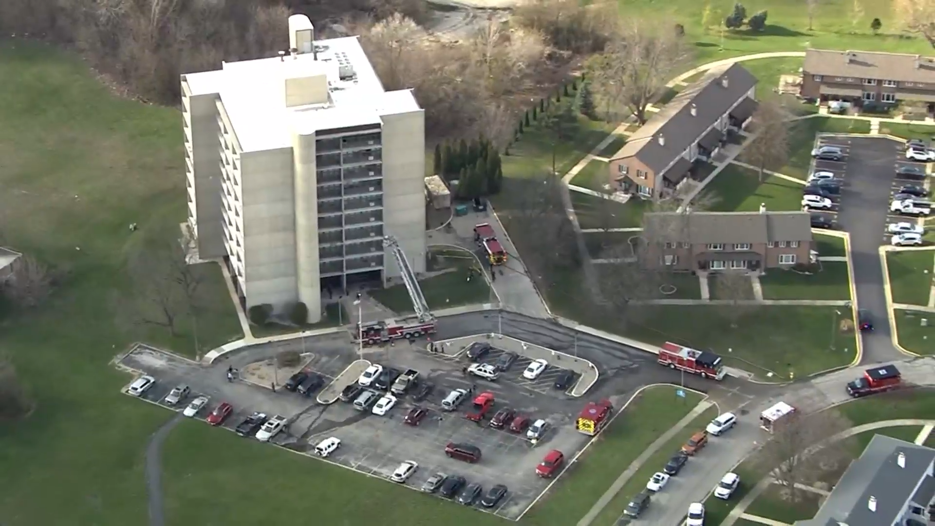1 hospitalized after high-rise apartment fire in south suburbs
