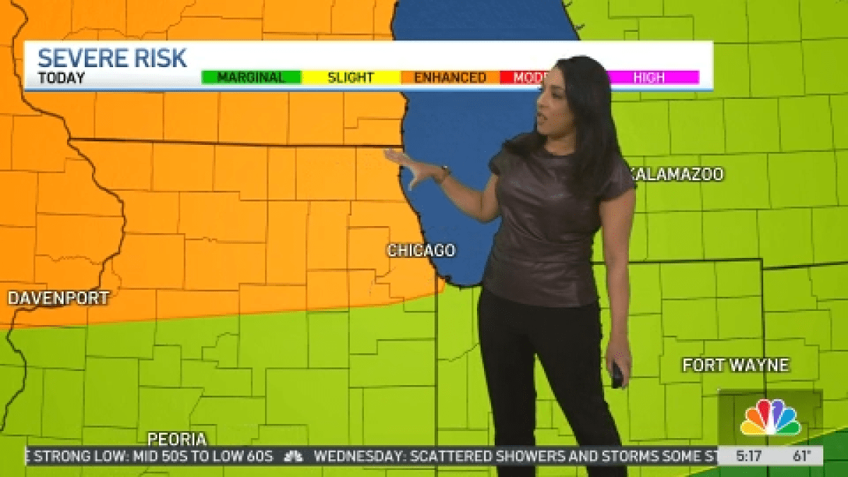 Severe weather threatens Chicago area with hail, heavy rain and tornadoes Severe weather threatens Chicago area with hail, heavy rain and tornadoes