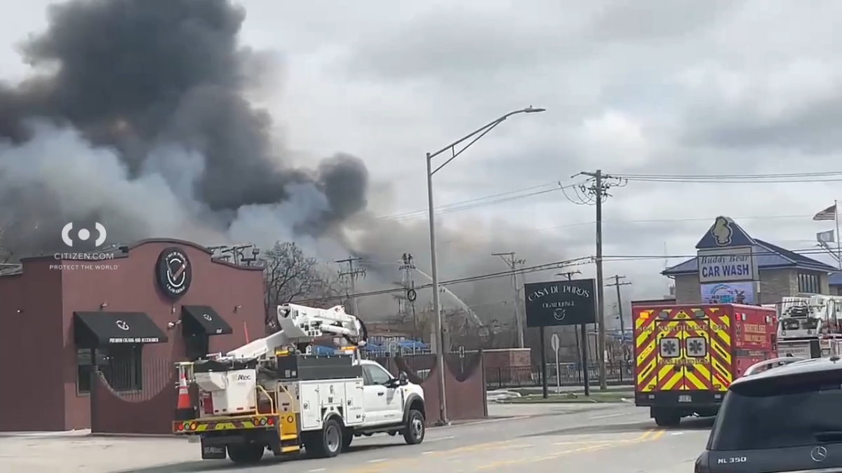 Large plume of smoke visible from I-290 billows from west suburban building fire Large plume of smoke visible from I-290 billows from west suburban building fire