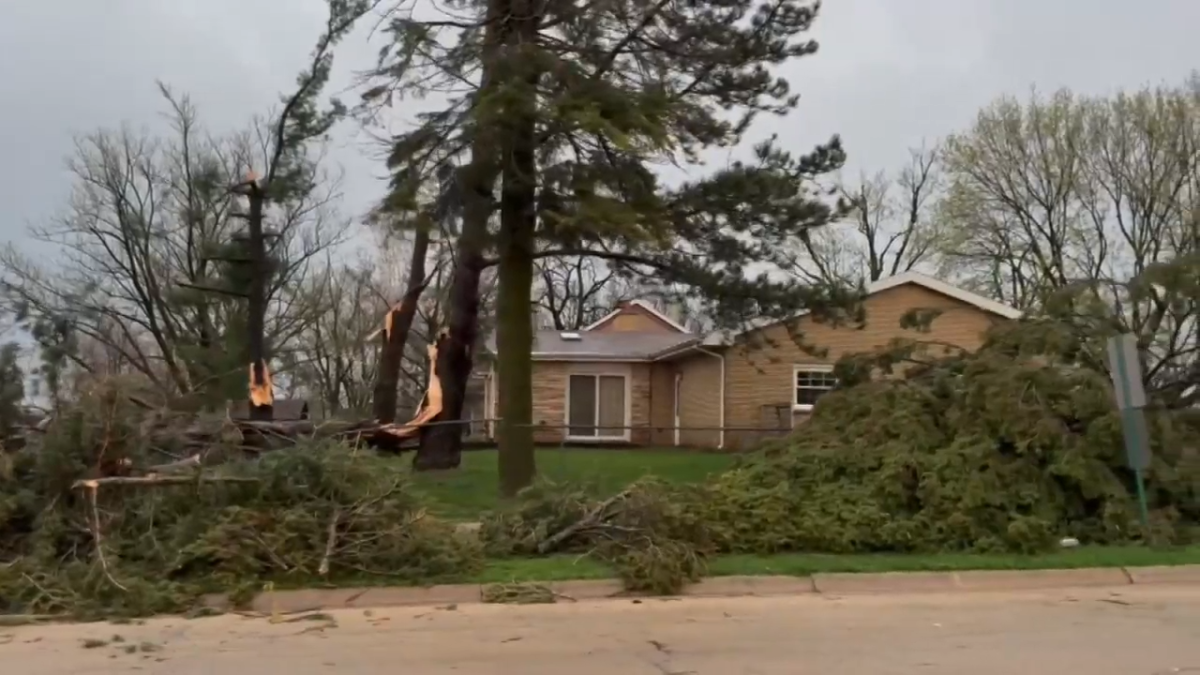 Powerful winds and reported tornadoes rip through the Midwest Friday