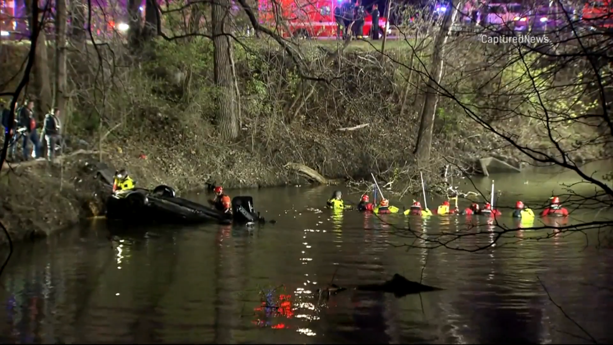 Person dies after being pulled from vehicle submerged in Grundy County creek