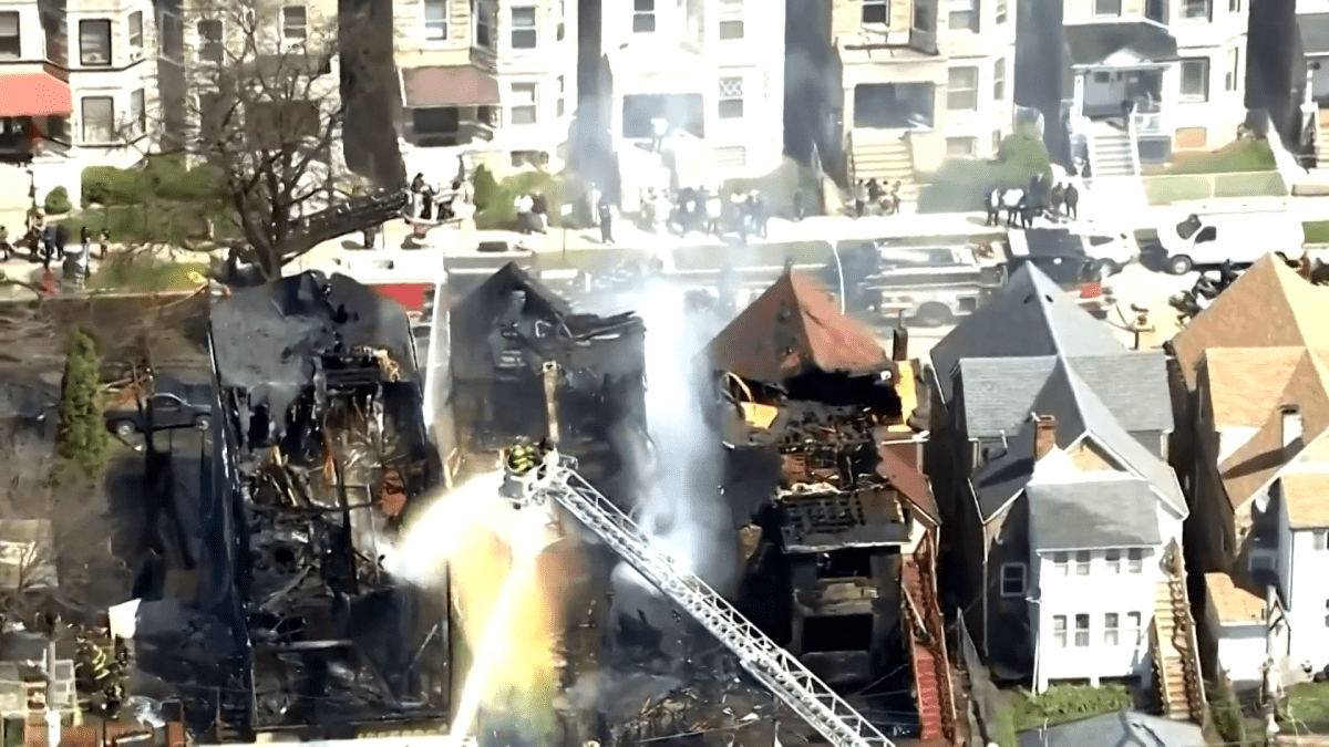 Neighbor helps rescue residents from burning West Garfield Park home