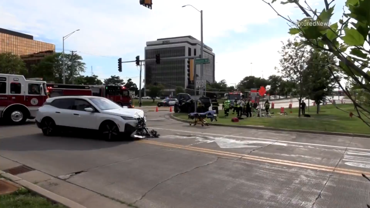 1 killed, 2 injured in northwest suburban crash 1 killed, 2 injured in northwest suburban crash
