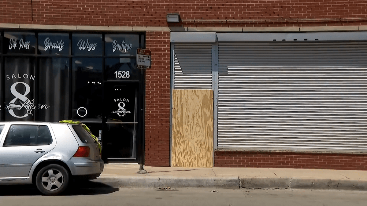 ‘Very chaotic': Parents rush to troubled Chicago seamstress after unexpected closure