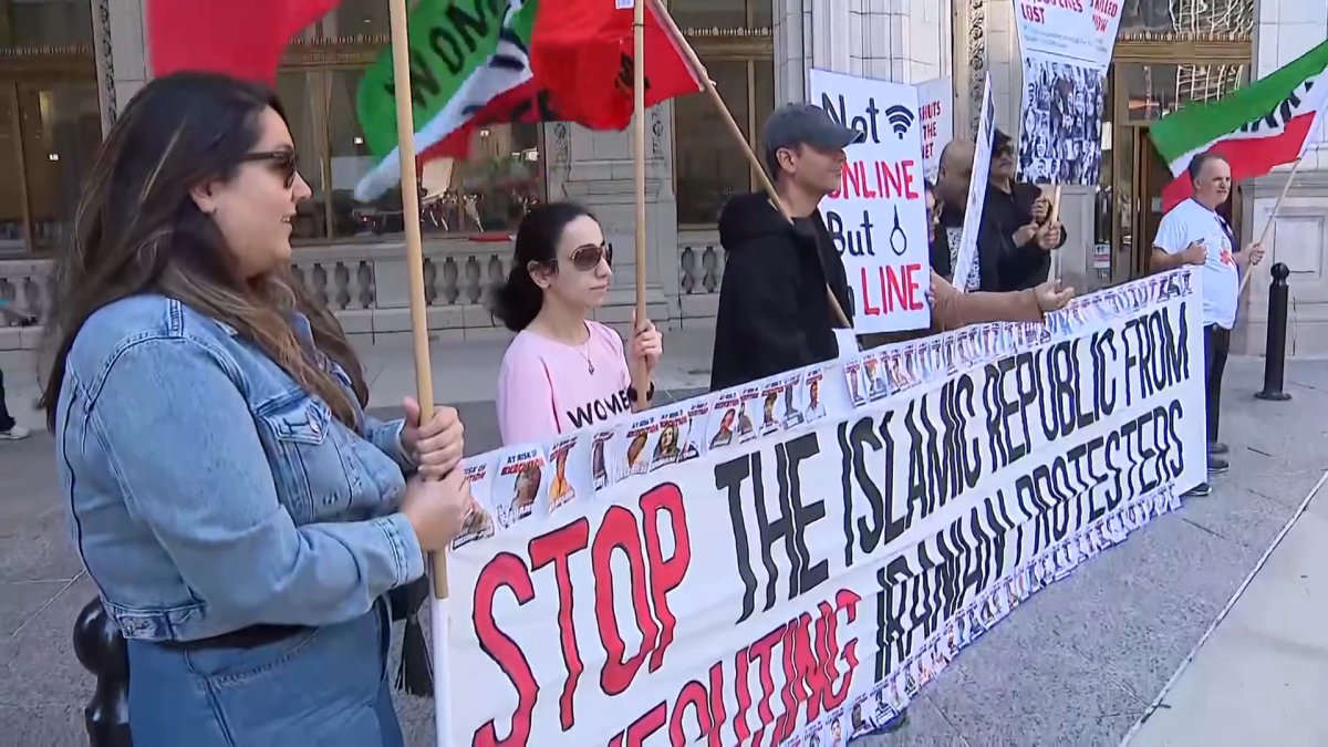 Chicago rally urges peace, Iran ceasefire as U.S. nears possible deal