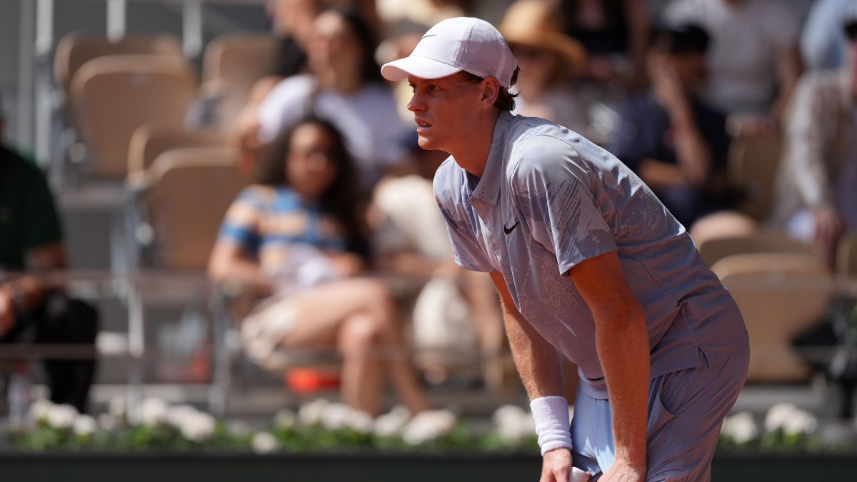 Top-ranked Jannik Sinner upset in second round of French Open amid extreme heat