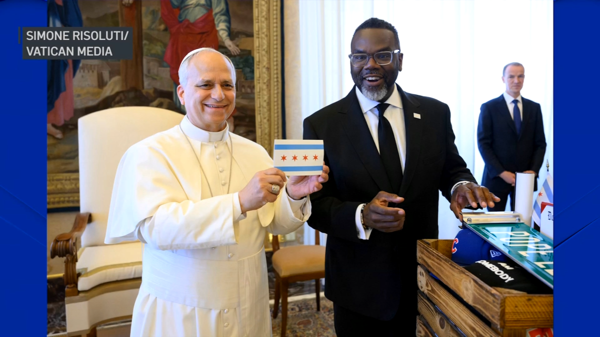 &lsquo;Useless: President Trump calls out Pope Leo XIV for meeting with Chicago mayor