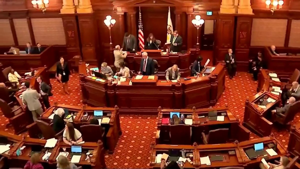 Lawmakers craft ‘plan B to keep Bears in Illinois ahead of midnight deadline Lawmakers craft ‘plan B to keep Bears in Illinois ahead of midnight deadline