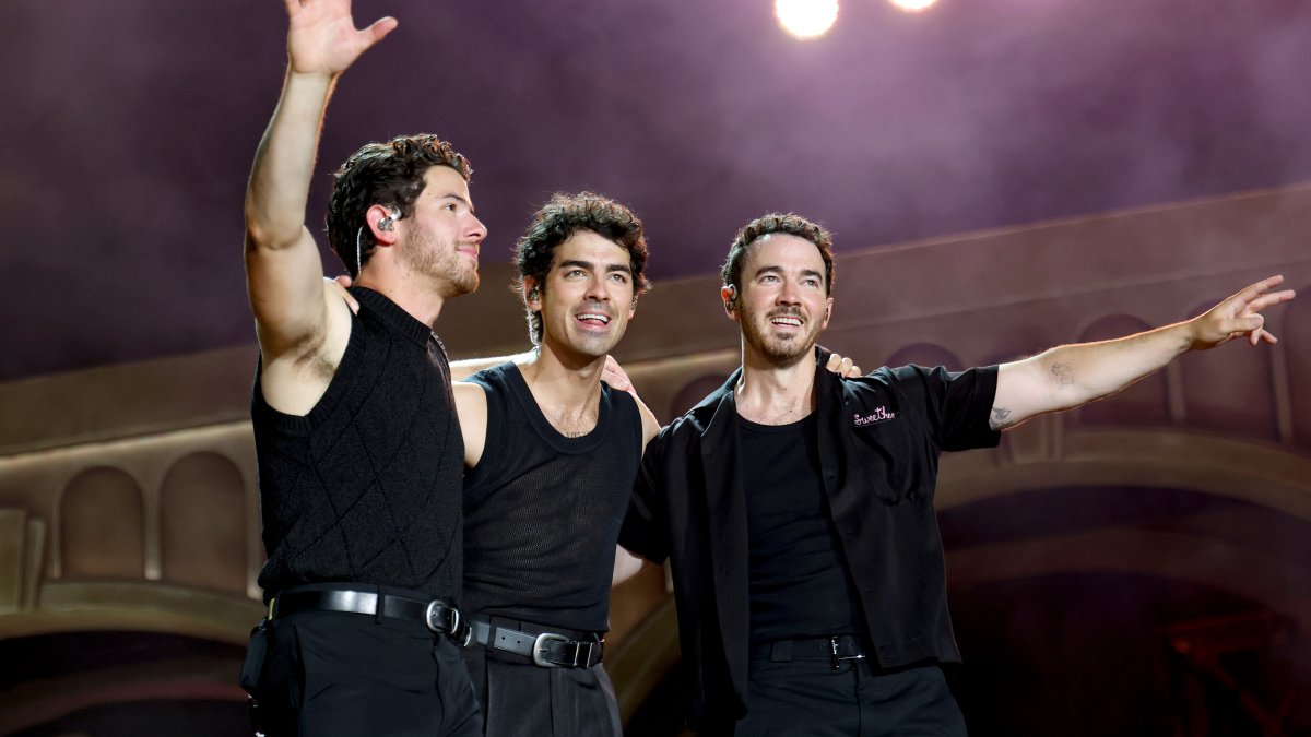 Jonas Brothers reveal baby's gender at a concert, baby gets a very JoBro name