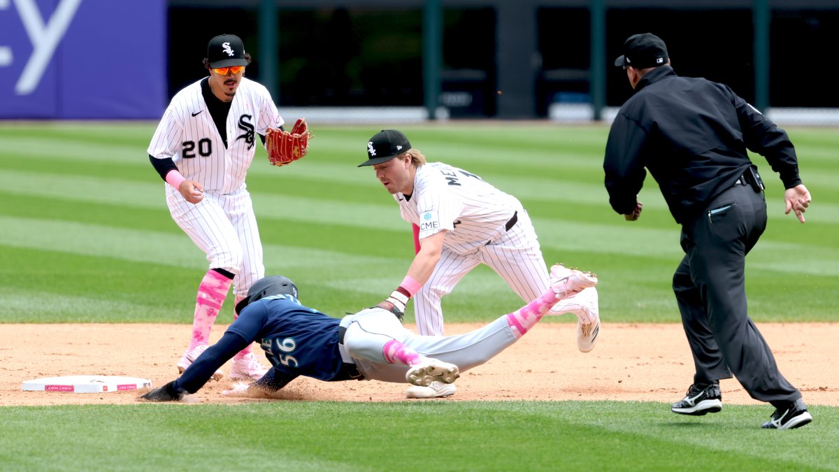 White Sox take series from Mariners with late Sunday comeback
