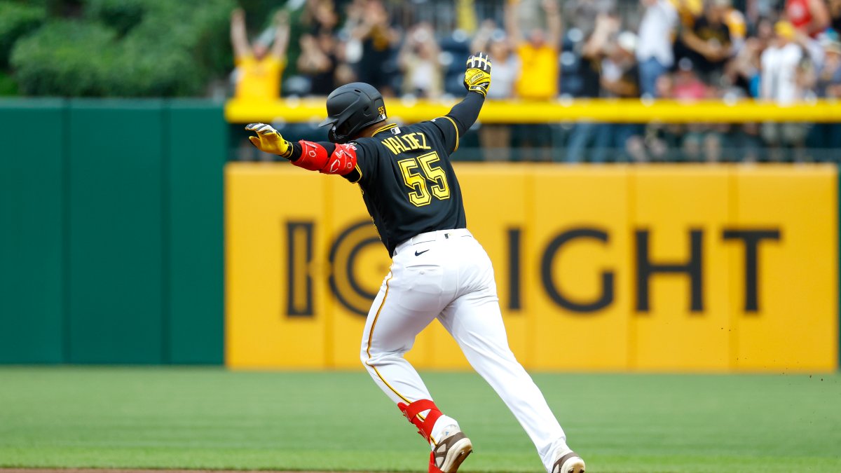 Esmerlyn Valdezs homer caps five-run first, Pirates send skidding Cubs to 10th straight loss 12-1
